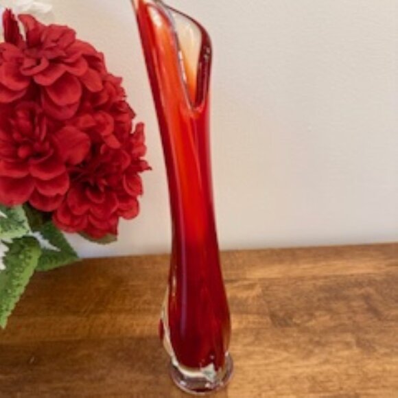 Vintage ruby red swung art glass vase midcentury modern bud vase retro home deco - Picture 7 of 9